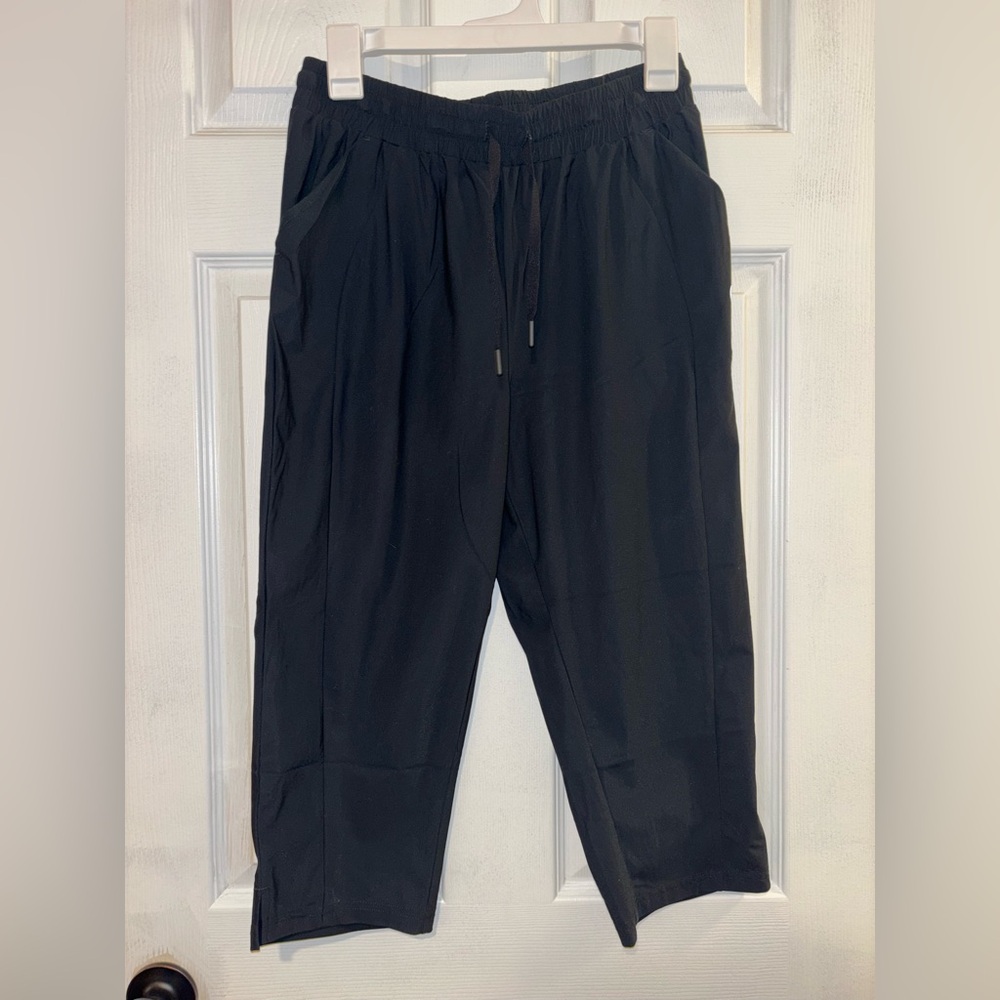 Women’s black Baleaf cropped pants